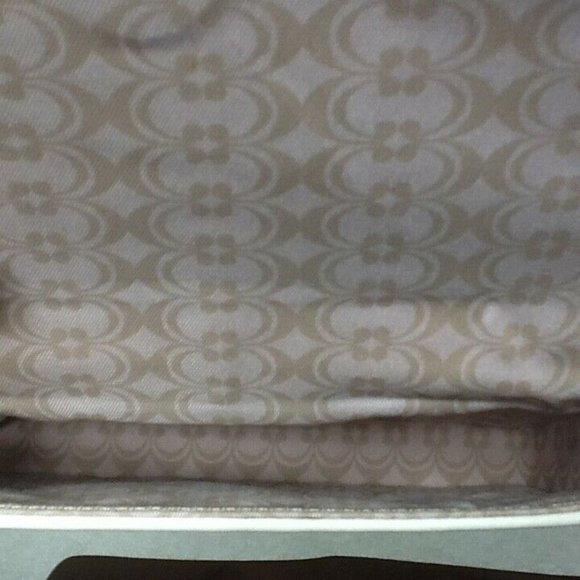 brand new NAVY & WHITE Charming Charlie Wristlet Wallet w/ Magnetic Kissing Lock - Picture 4 of 7